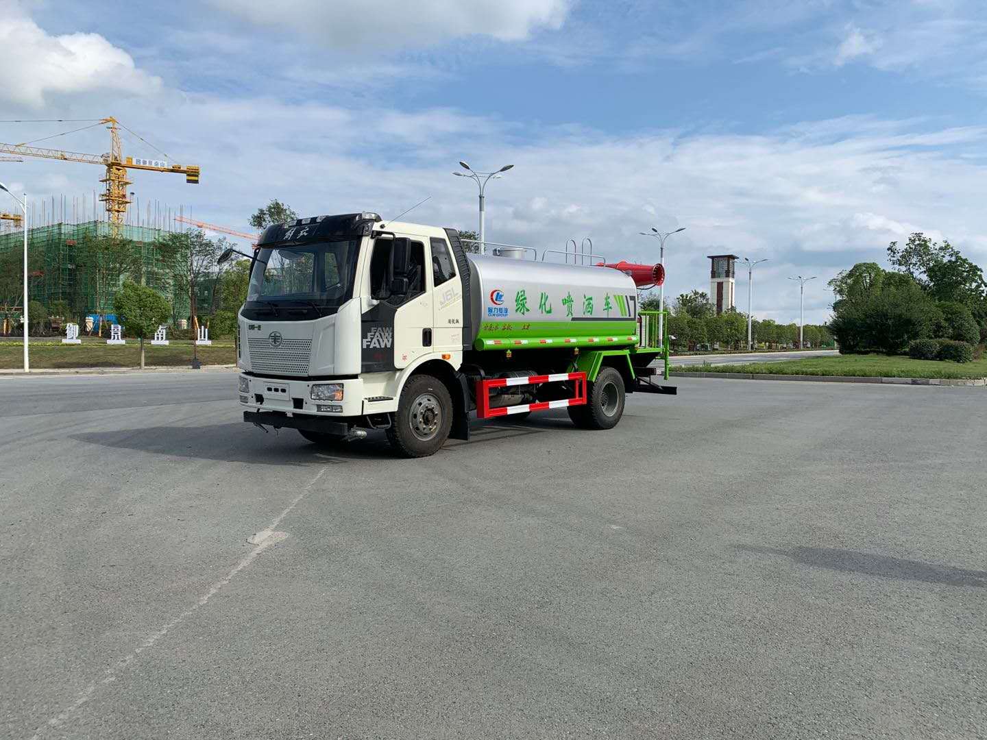 解放12-15立方多功能洒水车（包上京牌）