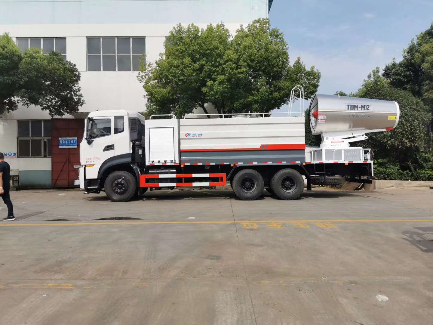 东风天龙25吨多功能雾炮抑尘车