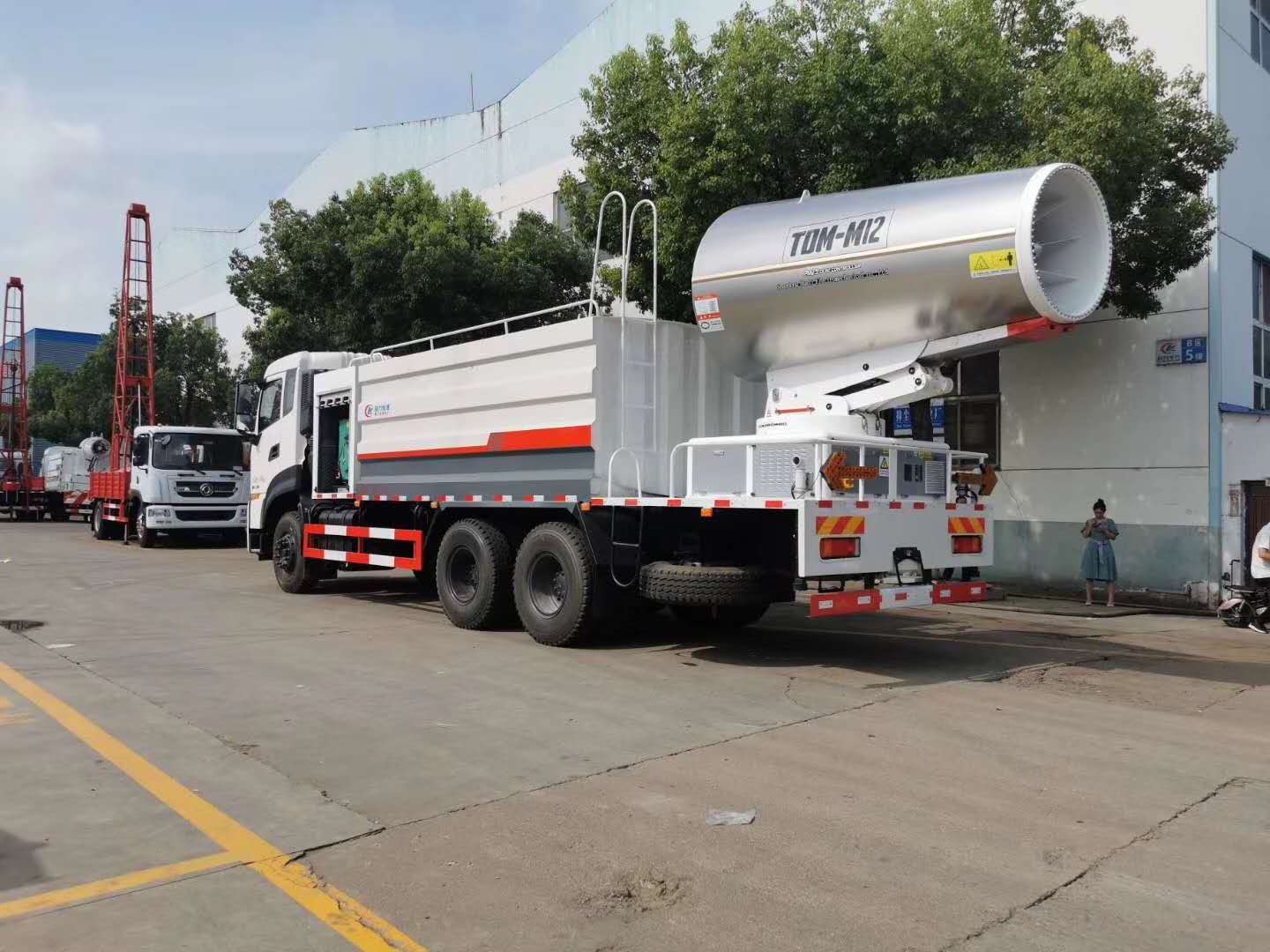 东风天龙25吨多功能雾炮抑尘车