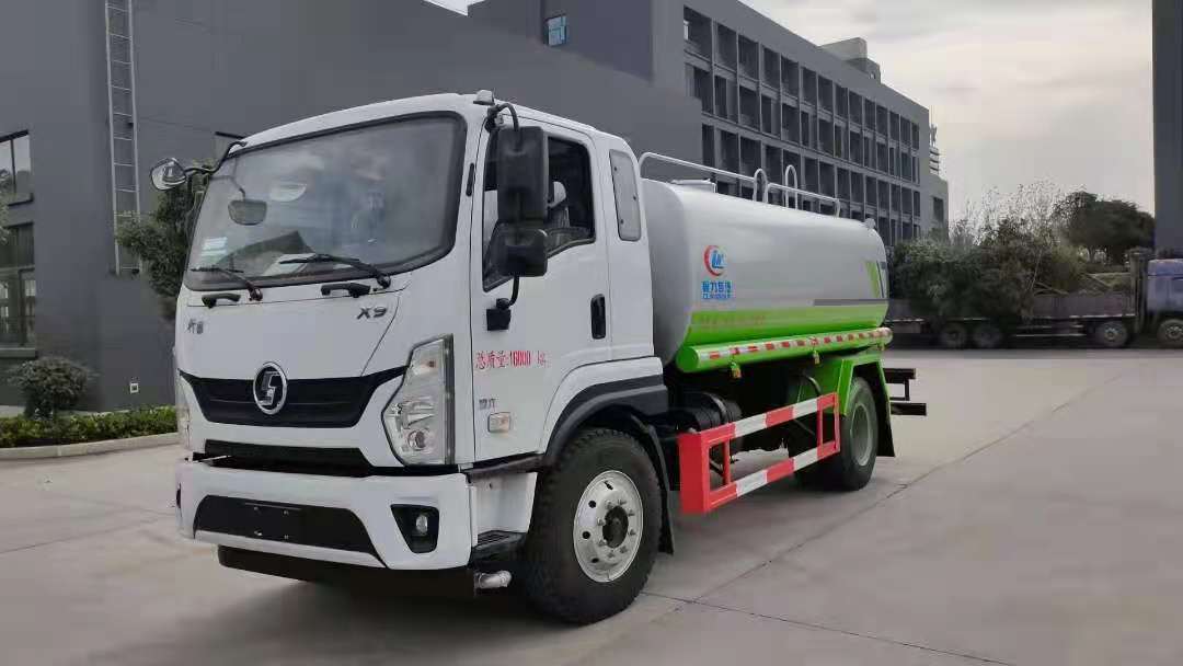 陕汽轩德12-15立方洒水车（可加雾炮）