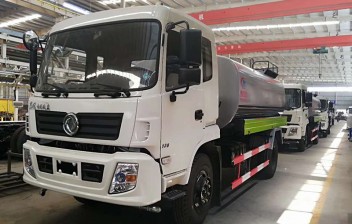 东风专底洒水车 （12立方）
