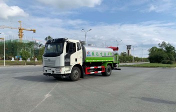 解放12-15立方多功能洒水车（包上京牌）