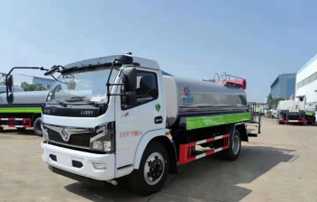 东风多利卡10立方抑尘洒水车（包上京牌）