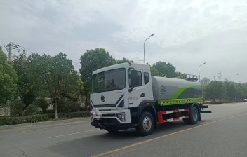东风多利卡12-16立方洒水车（可加雾炮）