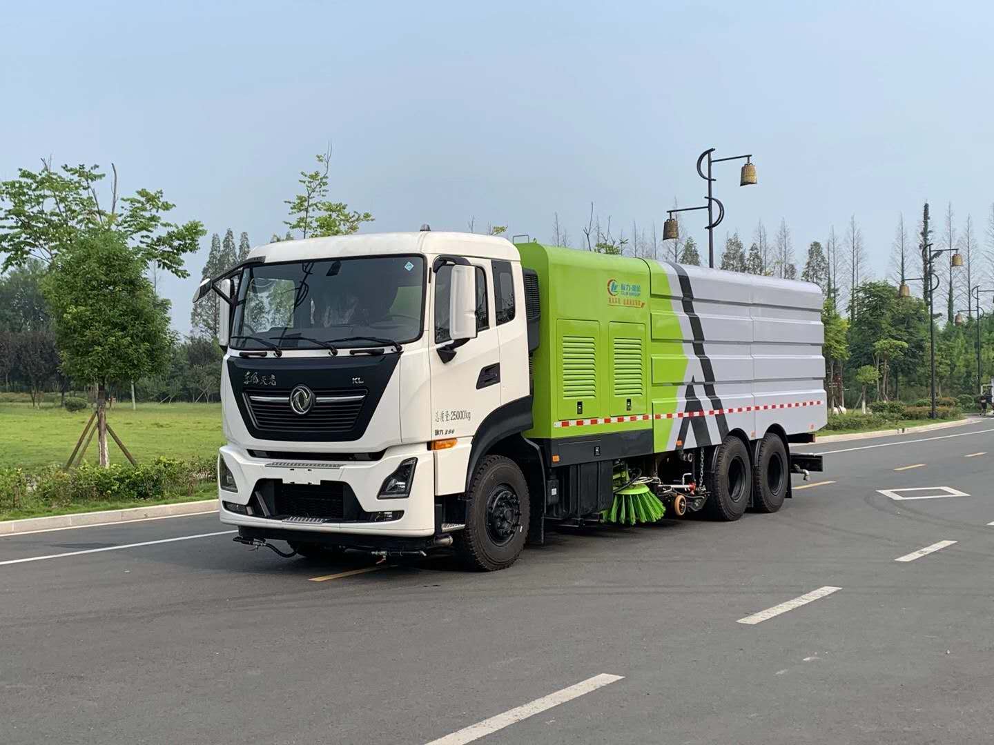 东风天龙25吨大型洗扫车