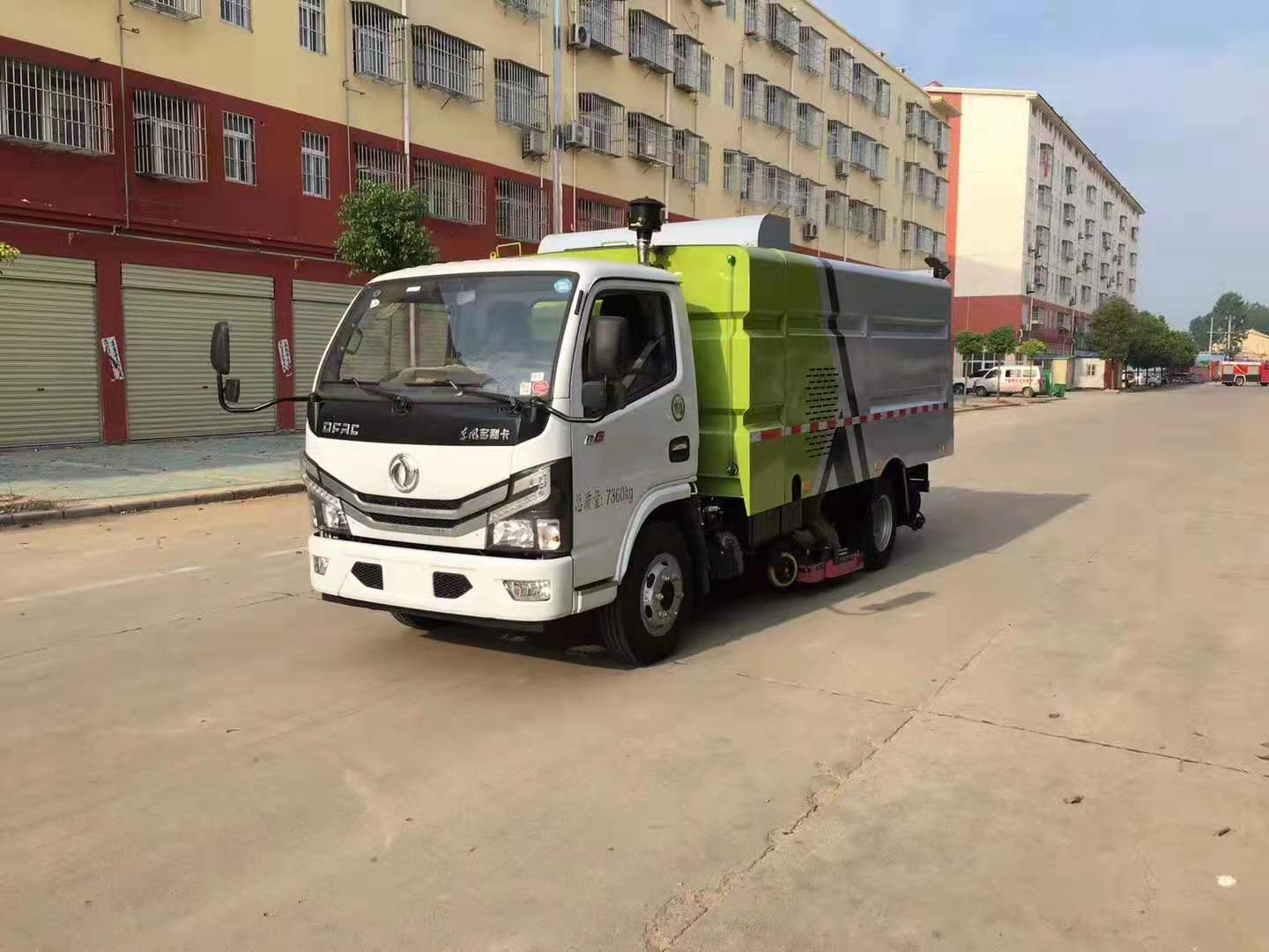 东风多利卡5立方中置吸尘车