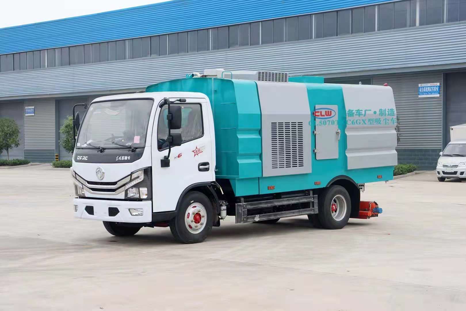 东风多利卡5立方后置清扫吸尘车
