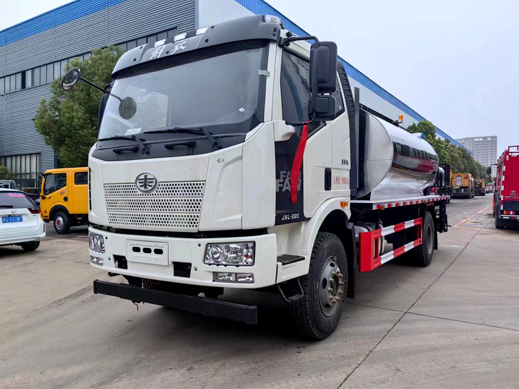 10方解放智能型沥青洒布车