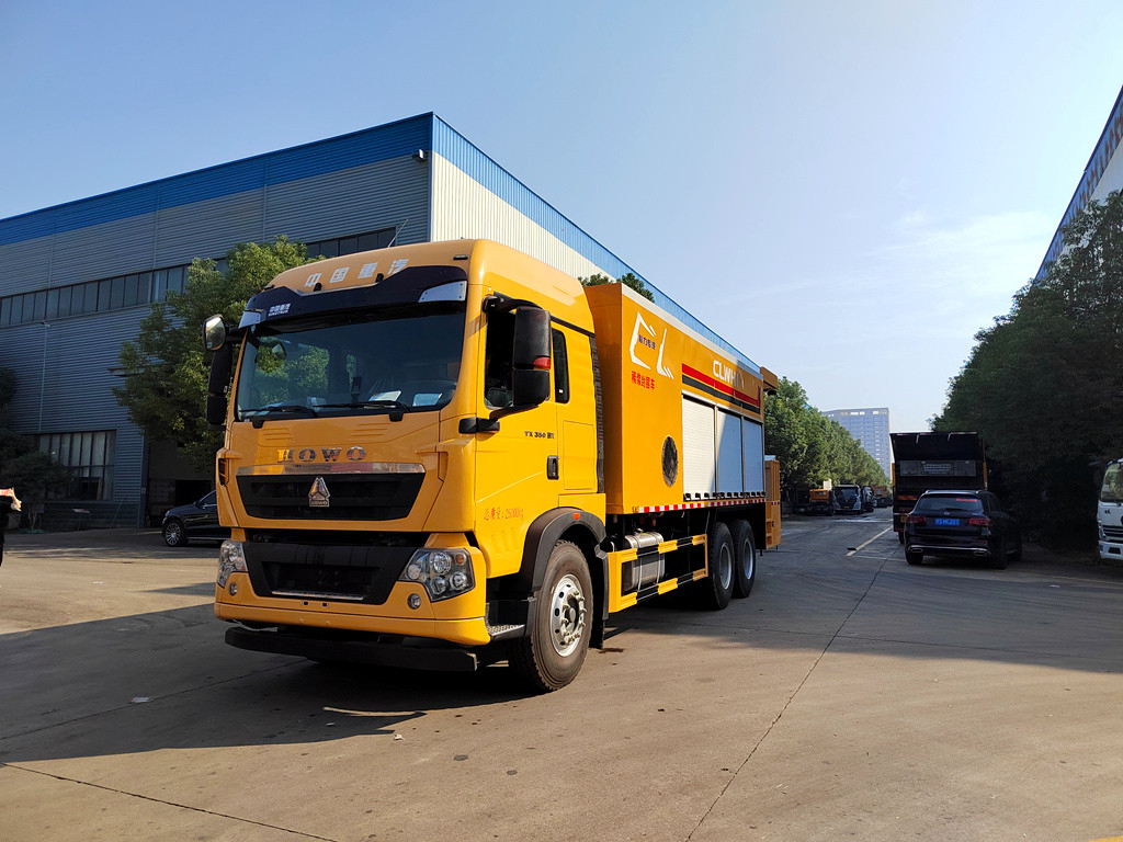 重汽后双桥稀浆封层车