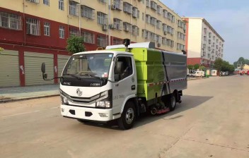 东风多利卡5立方中置吸尘车