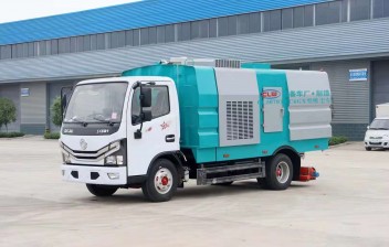 东风多利卡5立方后置清扫吸尘车