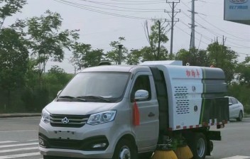 长安2.5吨蓝牌扫路车