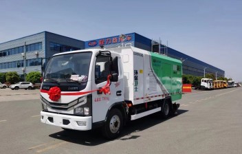 东风多利卡8吨干湿两用道路污染清除车