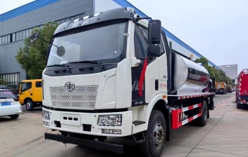 10方解放智能型沥青洒布车
