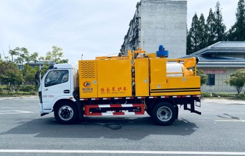路面养护车