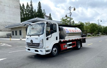 陕汽4方智能型洒布车