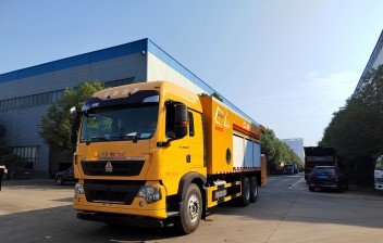 重汽后双桥稀浆封层车