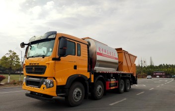 重汽前四后八同步碎石封层车