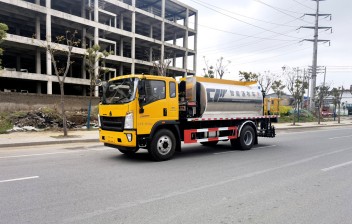 重汽9方智能型沥青洒布车
